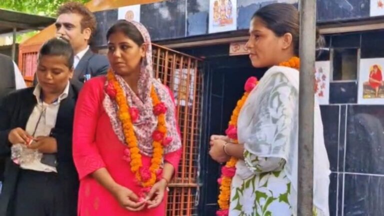 68246395cd541-asha-and-jyoti-marriage-in-badaun-143408211-16x9